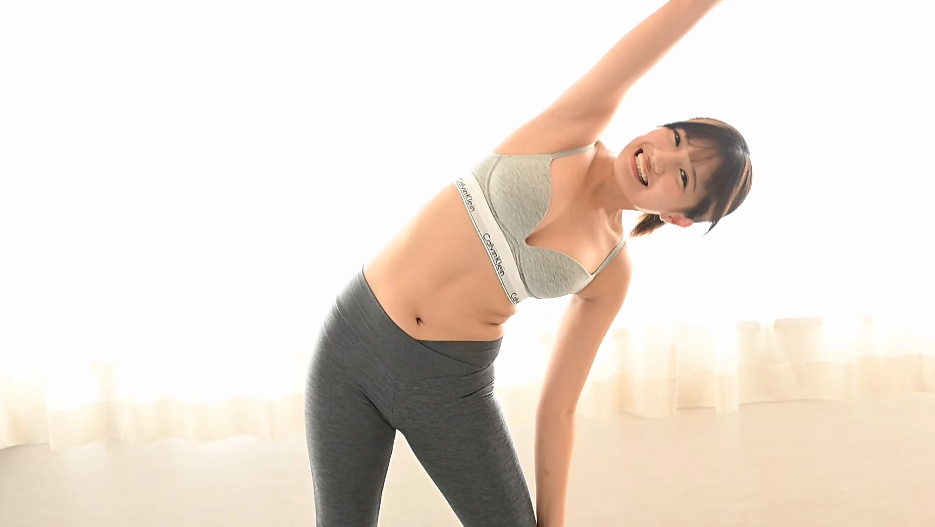 ちょっと背伸び。 石井優希 サンプル画像